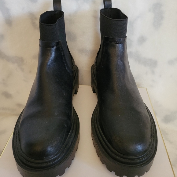 Stradivarius flat chelsea boots with rubber sole in black Size 7 - Picture 4 of 8